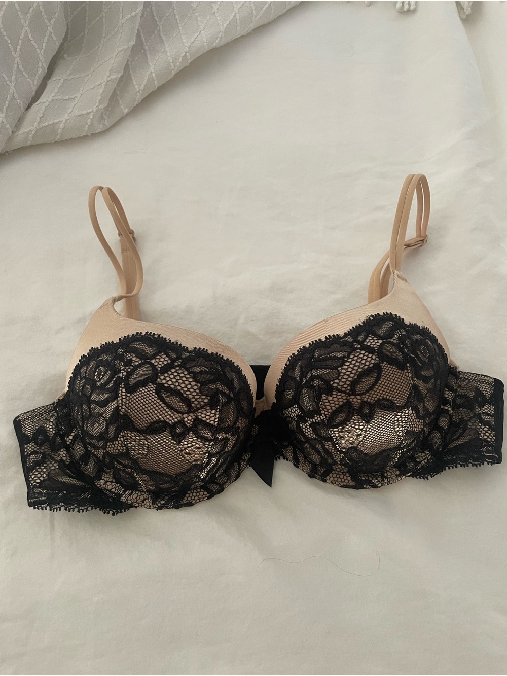Bomb shell Victoria secret Nude and Black Lace 2 size Push-Up Bra